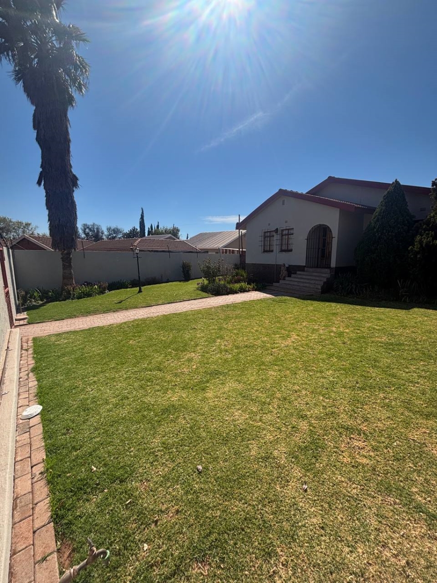 4 Bedroom Property for Sale in Postmasburg Northern Cape